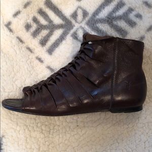 Frye Marlene twisted sandal. Dark brown size 8.5